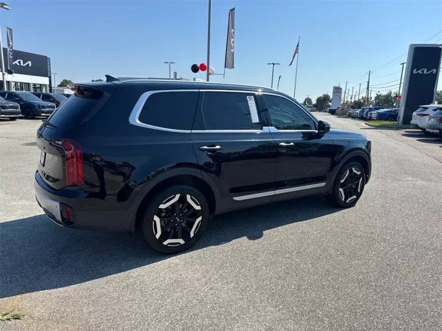 2024 Kia Telluride S photo 1
