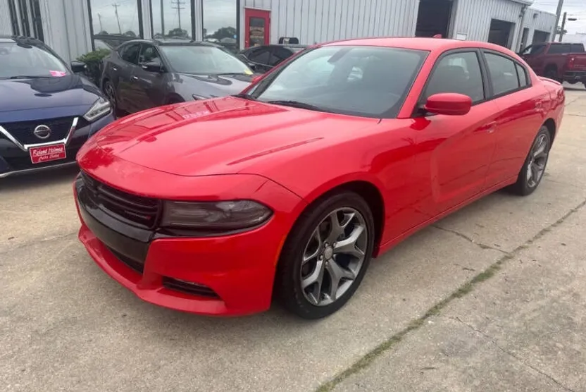 2015 Dodge Charger SXT photo 1