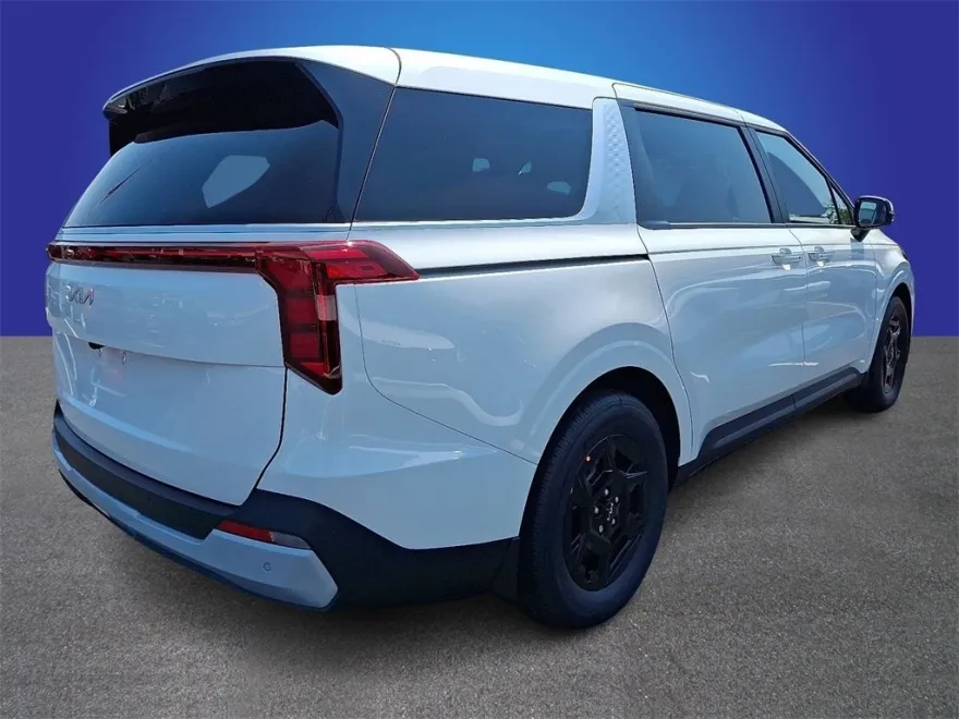 2025 Kia Carnival LXS photo 1