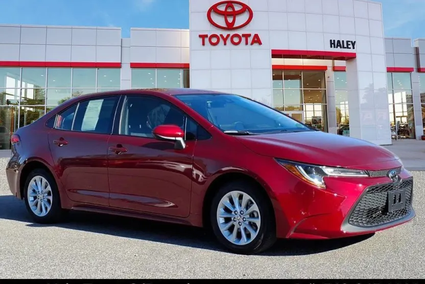 2022 Toyota Corolla LE photo 1