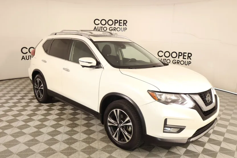 2020 Nissan Rogue SV photo 1