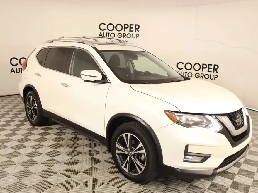 2020 Nissan Rogue SV photo 1