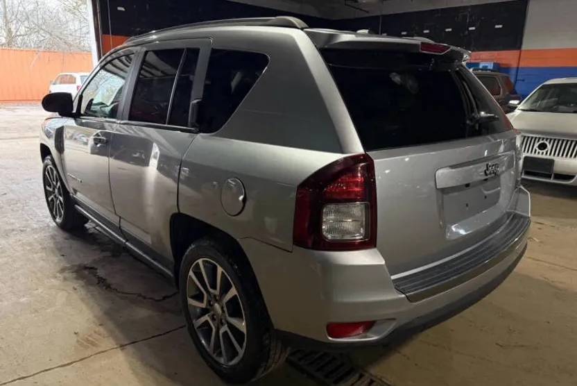 2017 Jeep Compass Sport photo 1