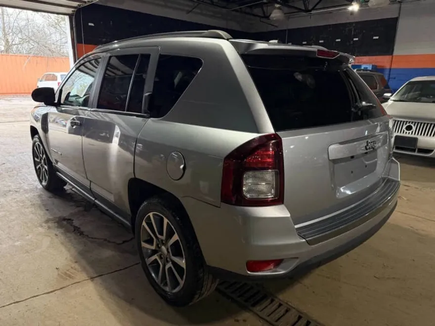 2017 Jeep Compass Sport photo 1