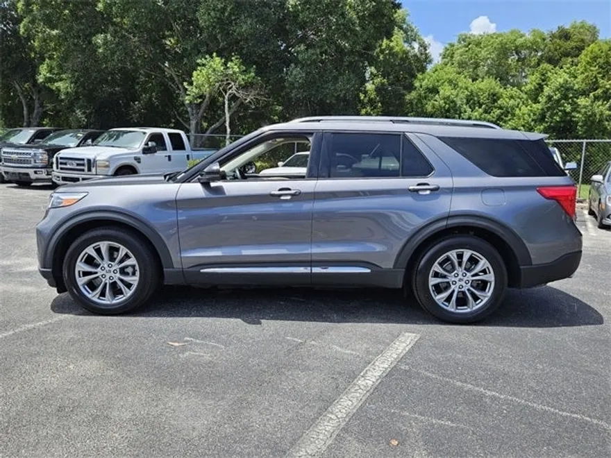 2022 Ford Explorer Limited photo 1