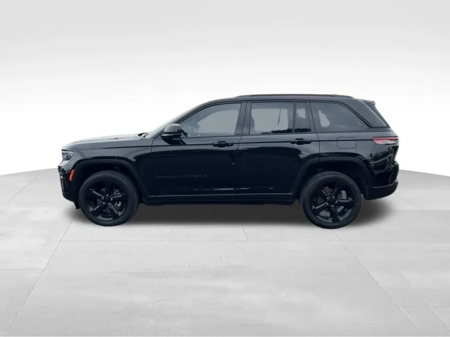 2023 Jeep Grand Cherokee Altitude photo 1