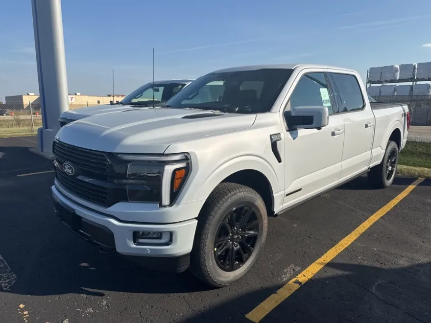 2025 Ford F-150 Platinum photo 1