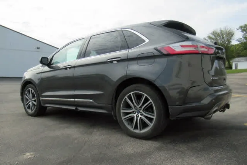 2019 Ford Edge Titanium photo 1
