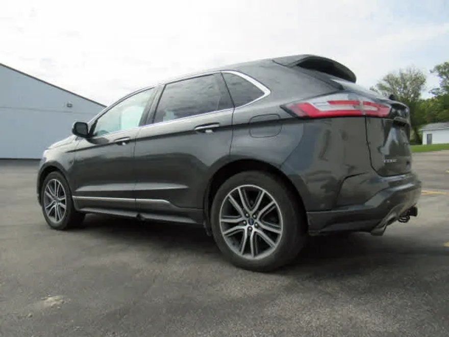 2019 Ford Edge Titanium photo 1