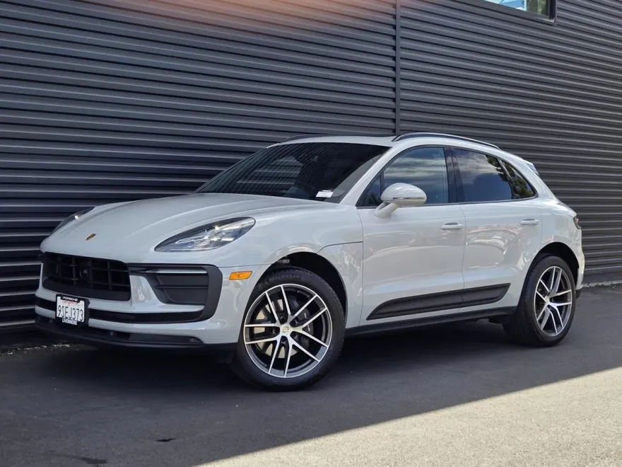 2025 Porsche Macan photo 1