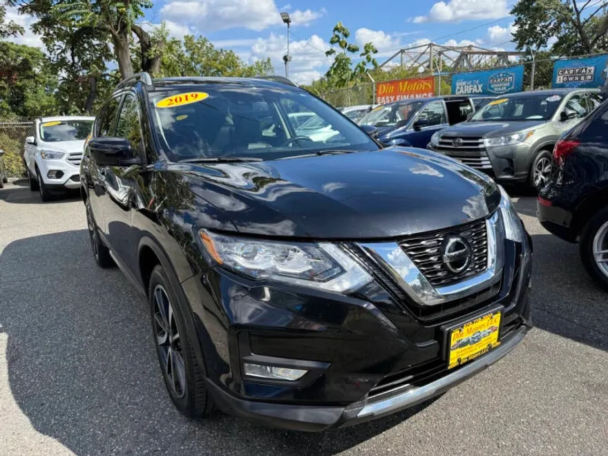 2019 Nissan Rogue SL photo 1