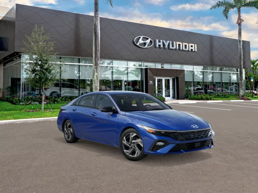 2025 Hyundai Elantra SEL Sport photo 1