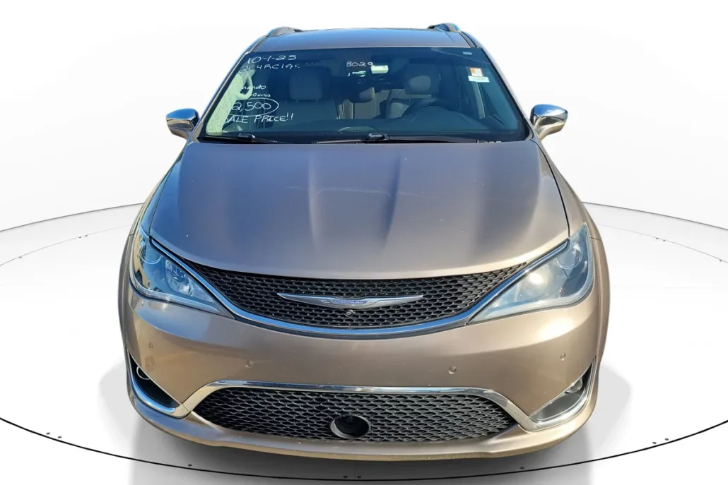 2017 Chrysler Pacifica Limited photo 1