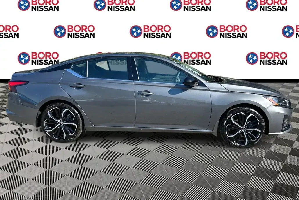 2025 Nissan Altima SR photo 1