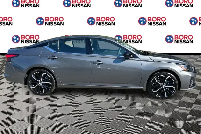 2025 Nissan Altima SR photo 1