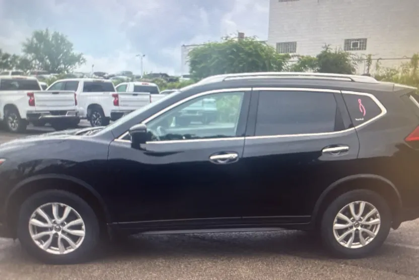 2018 Nissan Rogue SV photo 1