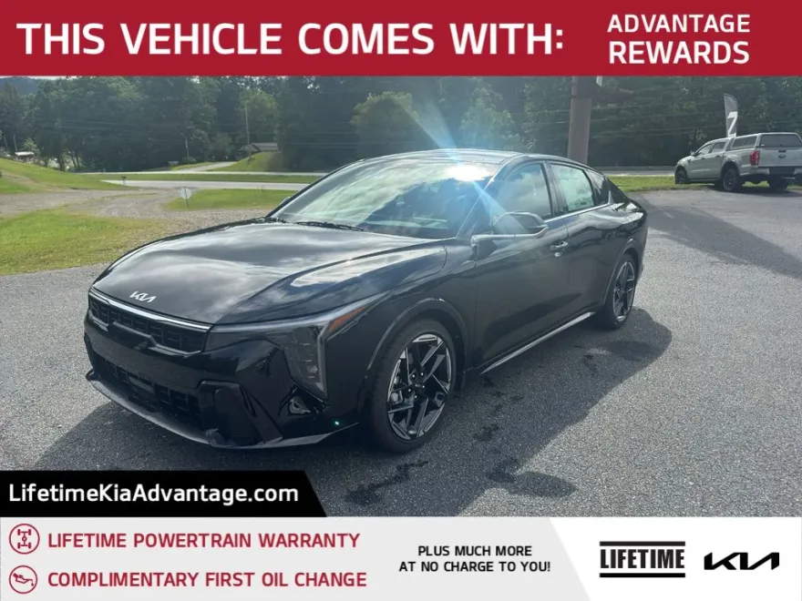 2025 Kia K4 GT-Line photo 1