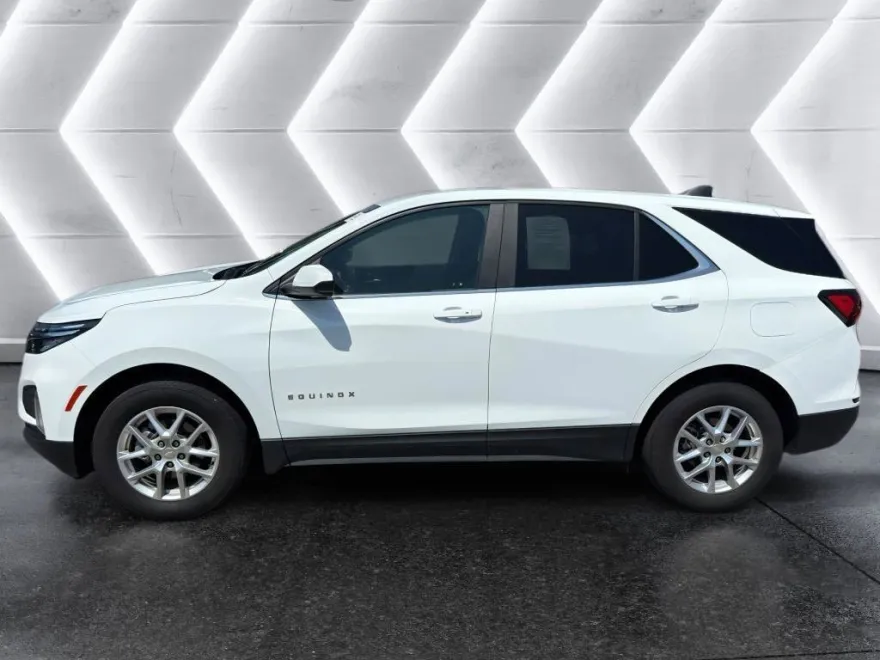 2023 Chevrolet Equinox LT photo 1