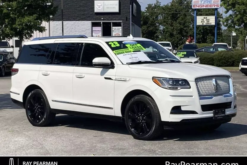 2023 Lincoln Navigator Reserve photo 1
