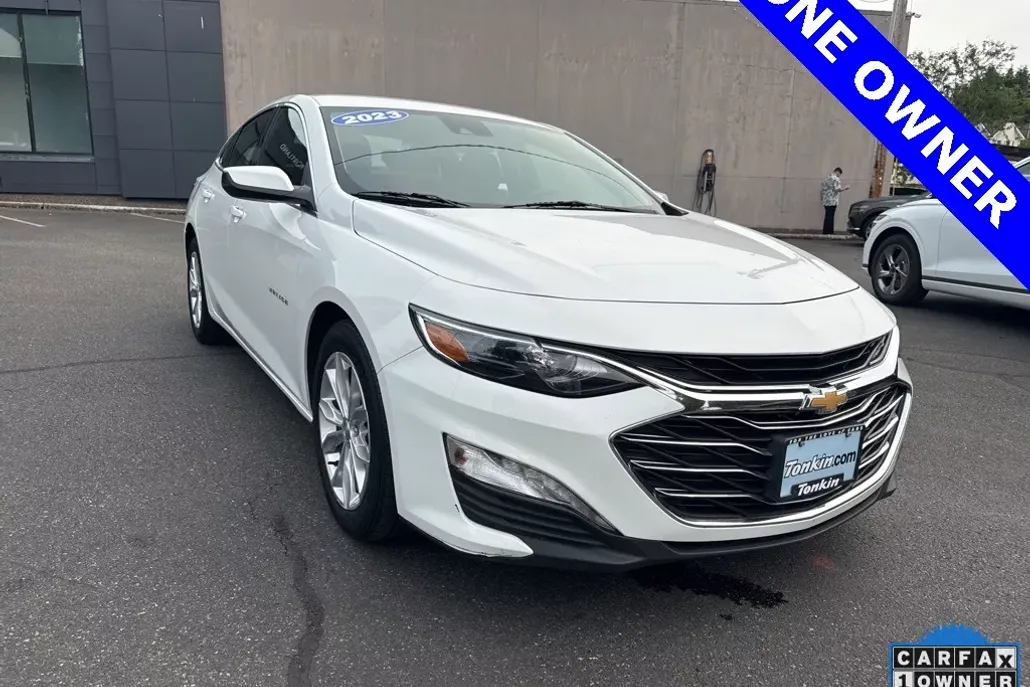 2023 Chevrolet Malibu 1LT photo 1