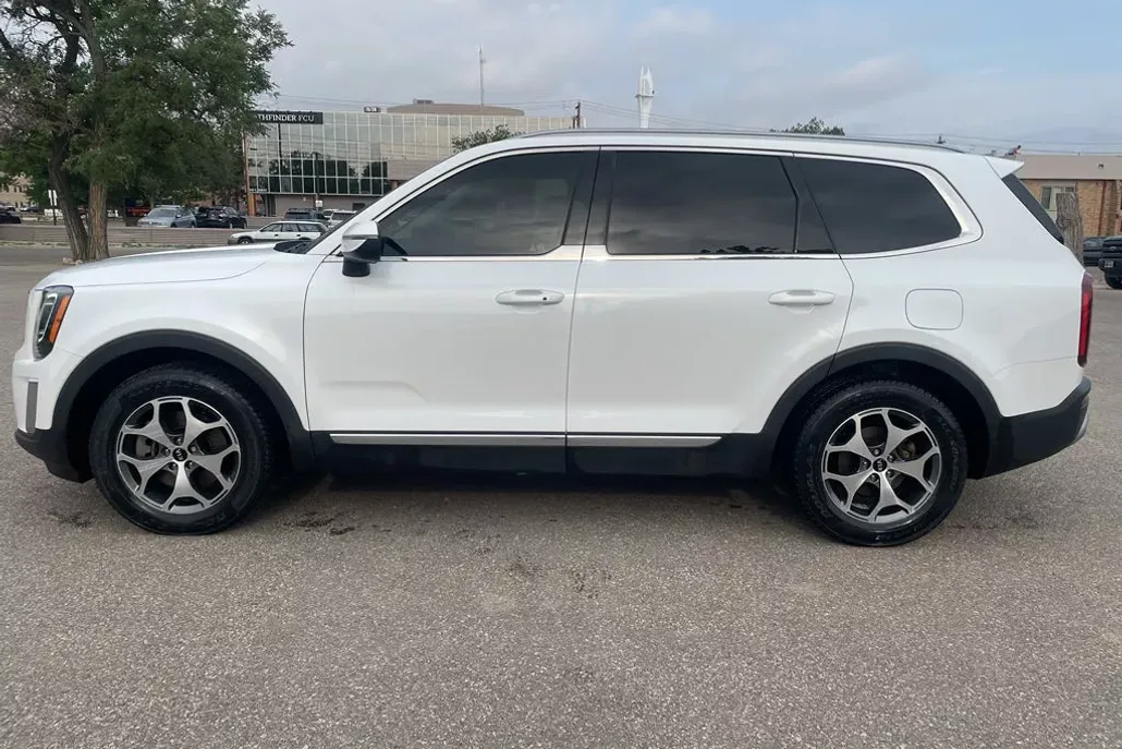 2020 Kia Telluride EX photo 1