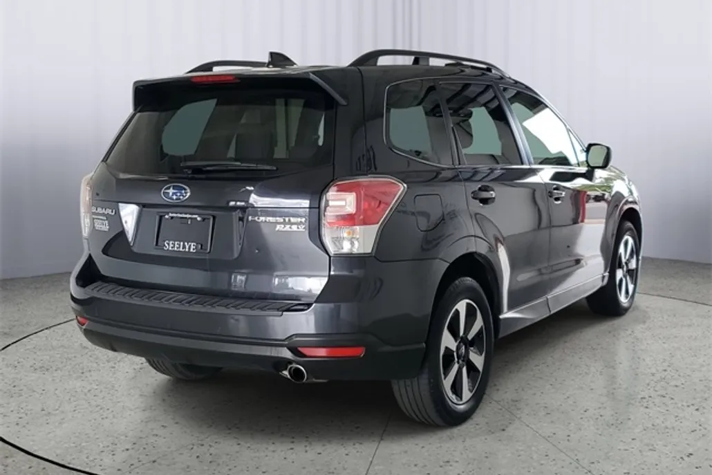 2017 Subaru Forester 2.5i Limited photo 1