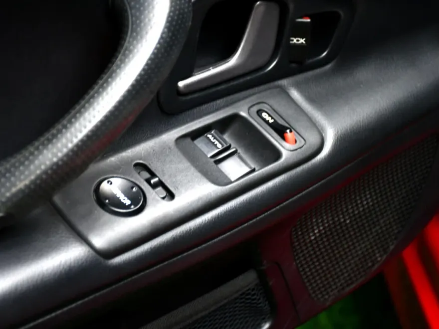 2005 Honda S2000 photo 15