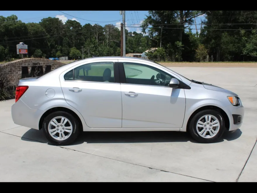 2014 Chevrolet Sonic LT photo 2