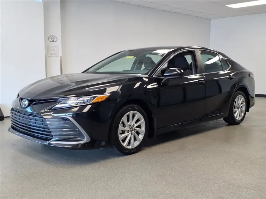 2024 Toyota Camry LE photo 1