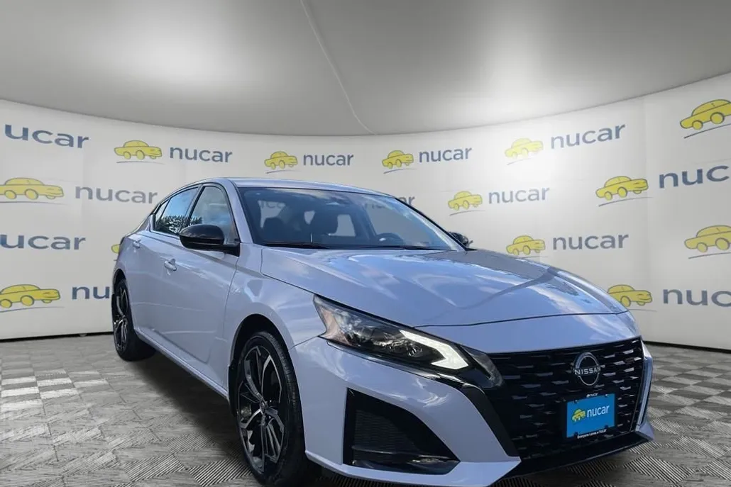 2025 Nissan Altima 2.5 SR photo 1