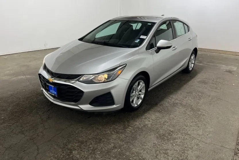2019 Chevrolet Cruze LT photo 1