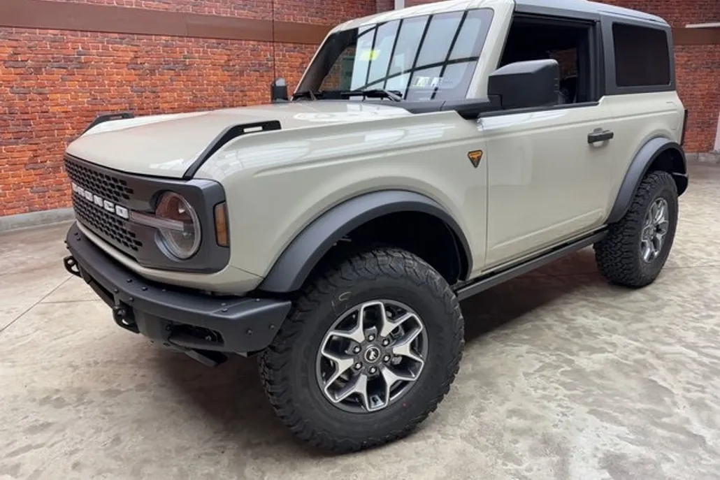 2025 Ford Bronco Badlands photo 1