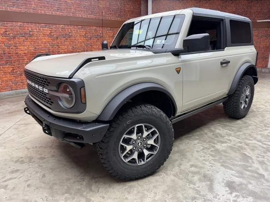 2025 Ford Bronco Badlands photo 1