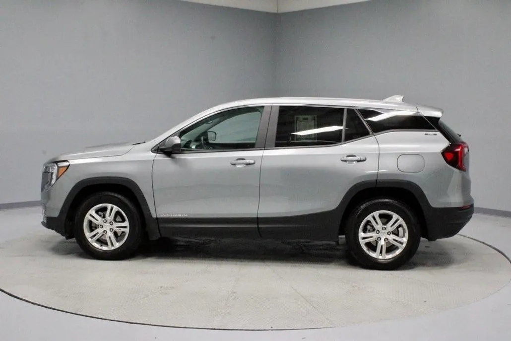 2024 Gmc Terrain SLE photo 1