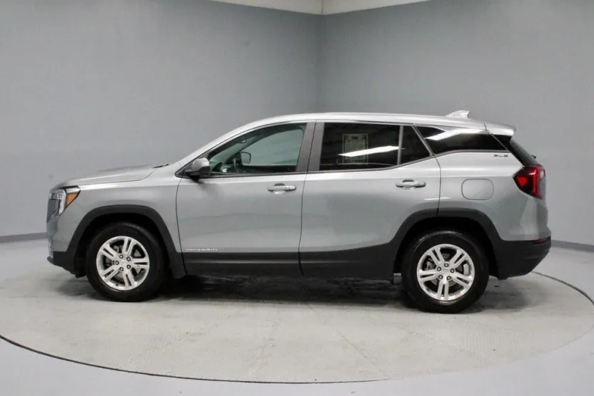 2024 Gmc Terrain SLE photo 1