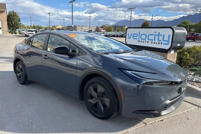 2024 Toyota Prius LE photo 1