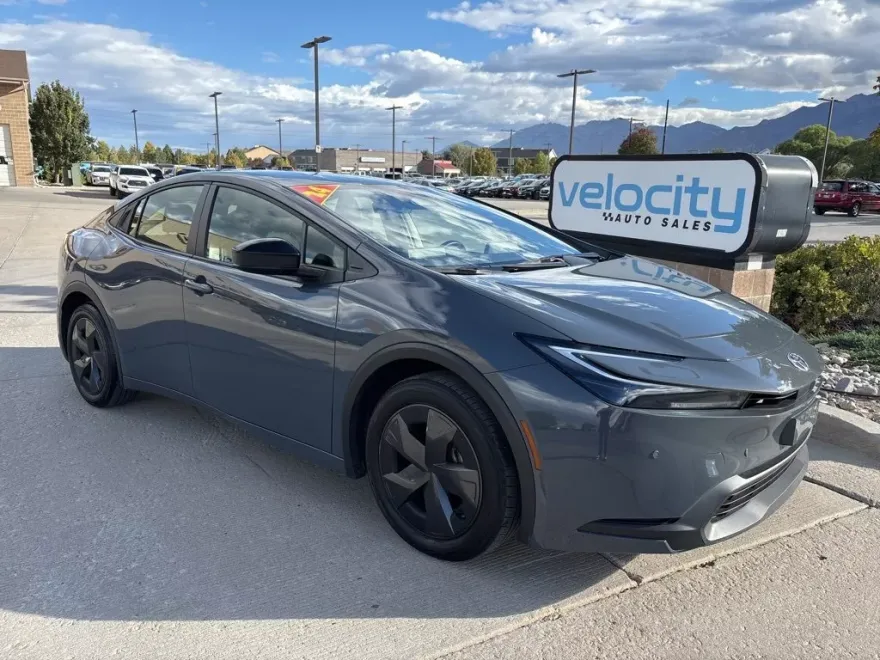 2024 Toyota Prius LE photo 1