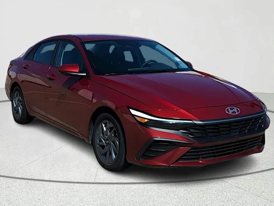 2024 Hyundai Elantra SEL photo 1
