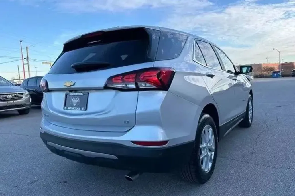2022 Chevrolet Equinox LT photo 1