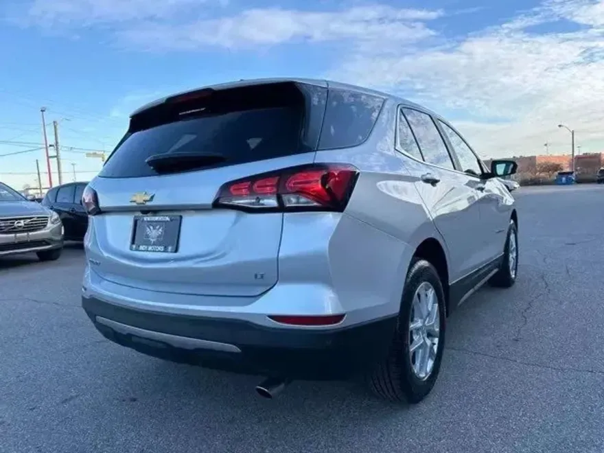 2022 Chevrolet Equinox LT photo 1