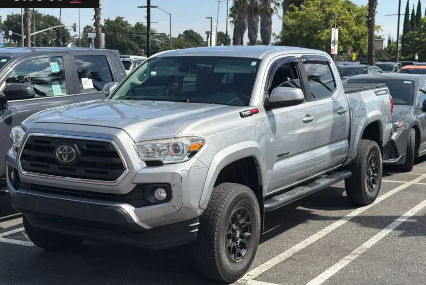 2019 Toyota Tacoma SR5 photo 1