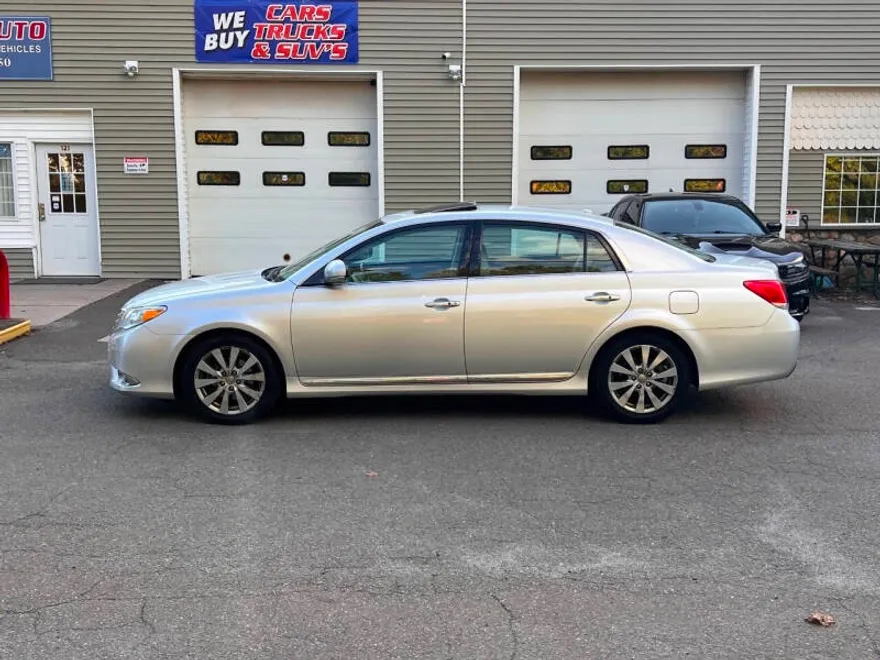2011 Toyota Avalon Limited photo 1