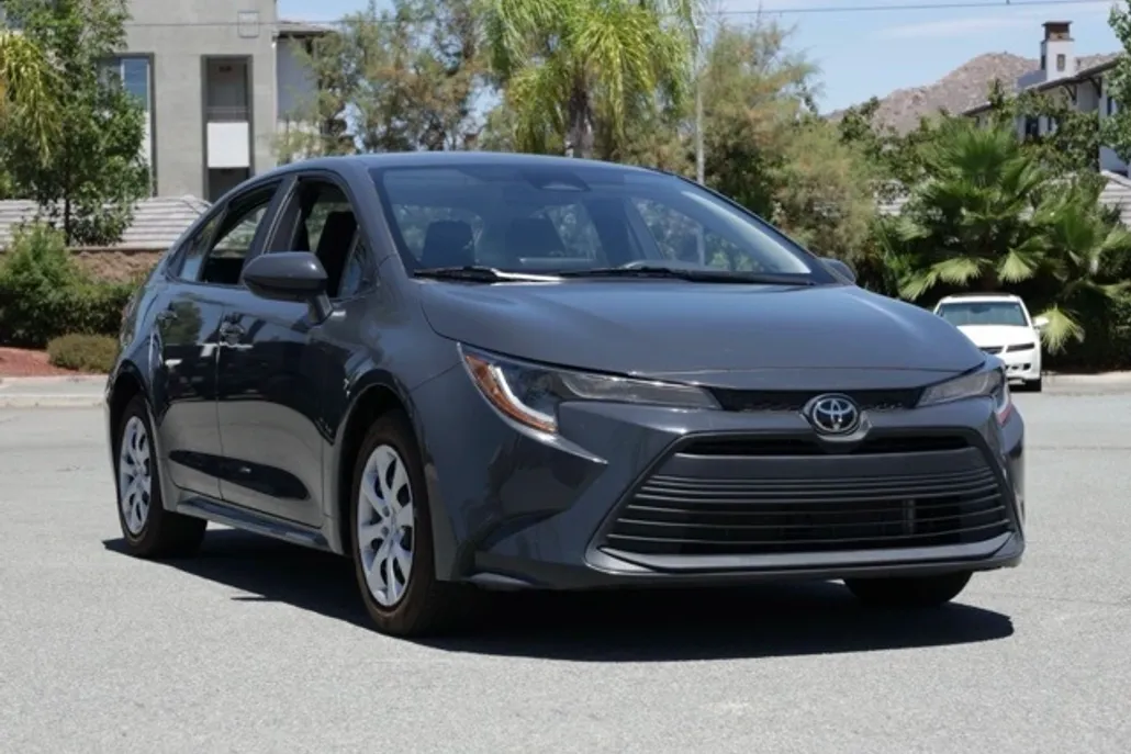 2024 Toyota Corolla LE photo 1