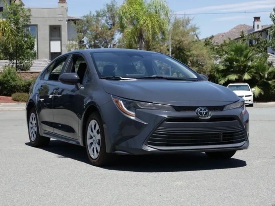 2024 Toyota Corolla LE photo 1