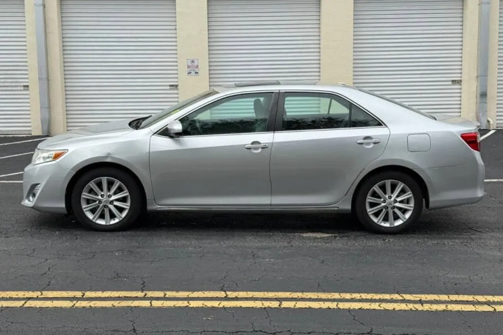 2012 Toyota Camry XLE photo 1
