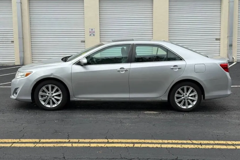 2012 Toyota Camry XLE photo 1