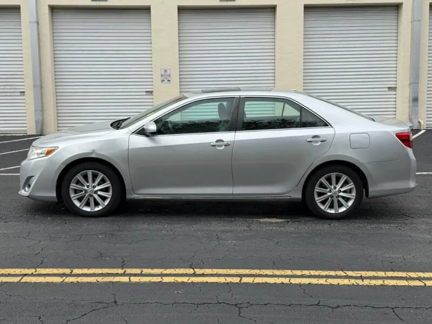 2012 Toyota Camry XLE photo 1