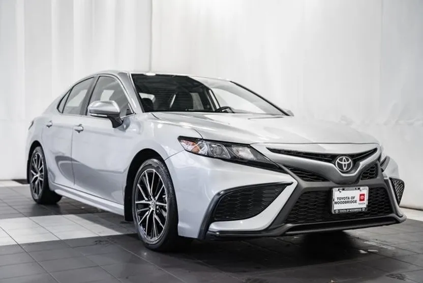 2024 Toyota Camry SE photo 1
