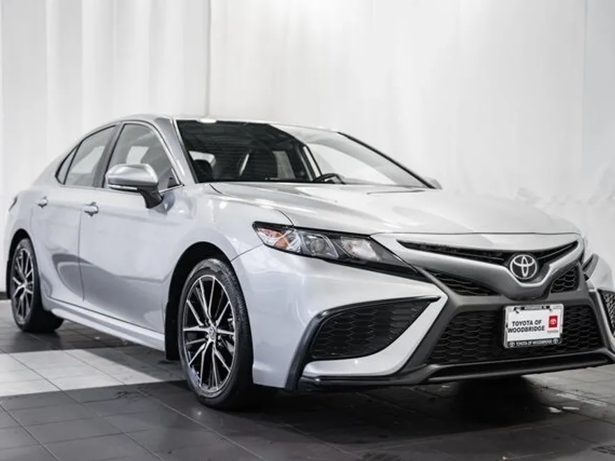 2024 Toyota Camry SE photo 1