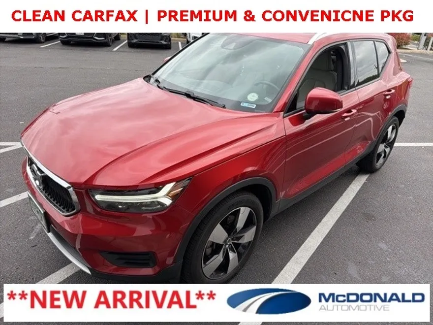 2020 Volvo XC40 Momentum photo 1